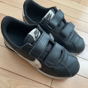 Nike Cortez Basic SL Sneaker kids size 2 youth